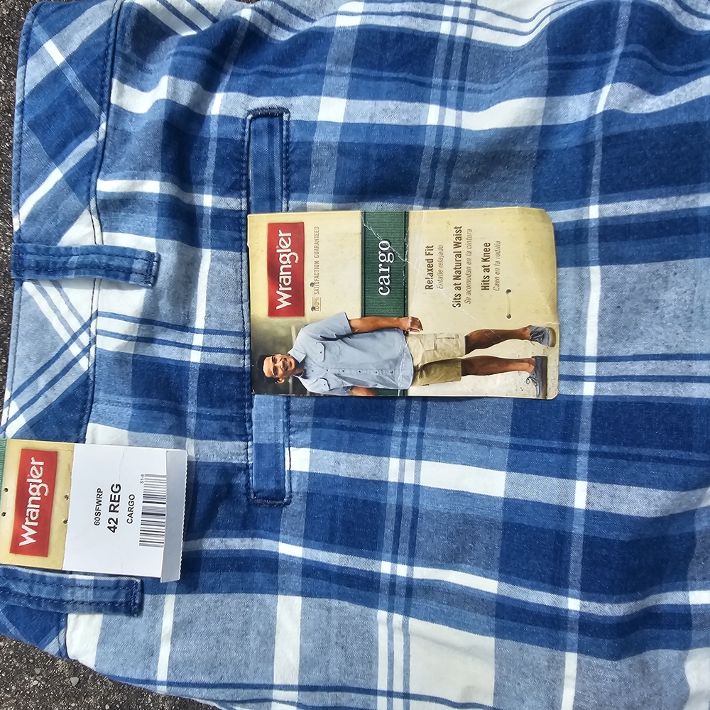 Wrangler Blue and White Plaid Cargo Shorts - Picture 4 of 6